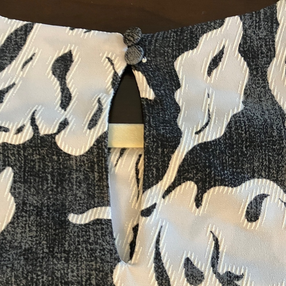 INC International Concepts Black and White Floral Cold Shoulder Blouse - Picture 5 of 7